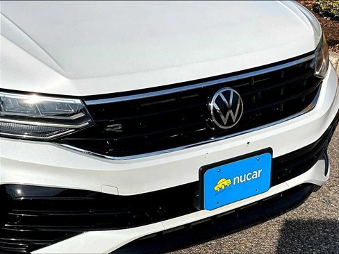 Used 2022 Volkswagen Tiguan SE R-Line image 31