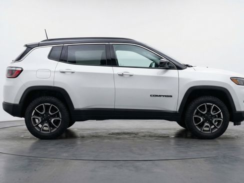 Used 2025 Jeep Compass Trailhawk AWD/4WD image 11