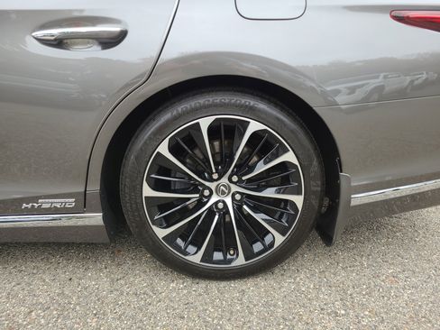 Used 2022 Lexus LS 500h AWD w/ Luxury Package image 11