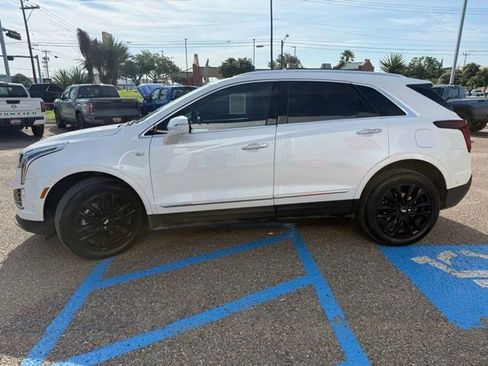 Used 2021 Cadillac XT5 Premium Luxury FWD image 3