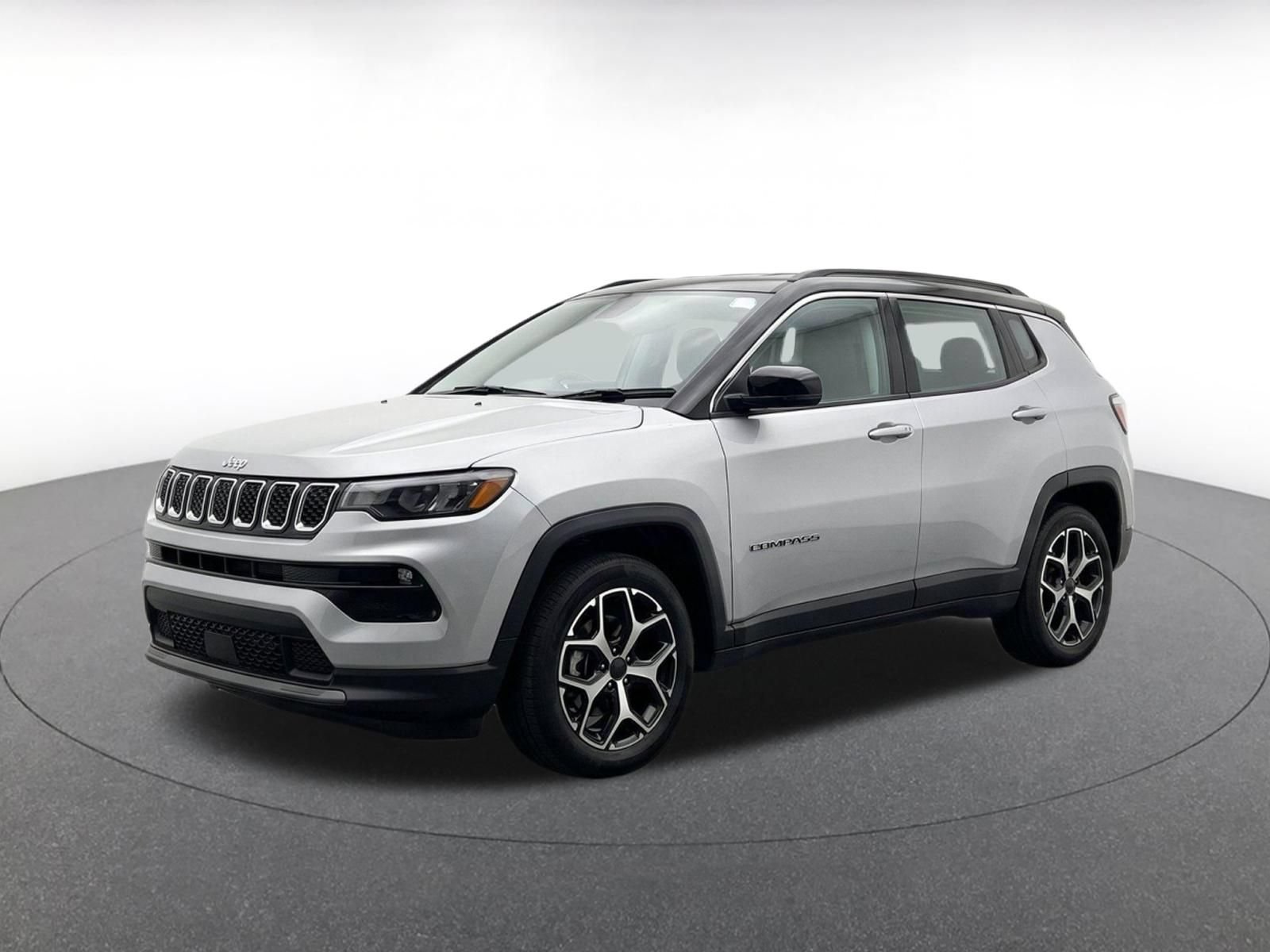 Used 2025 Jeep Compass Limited AWD/4WD image 3