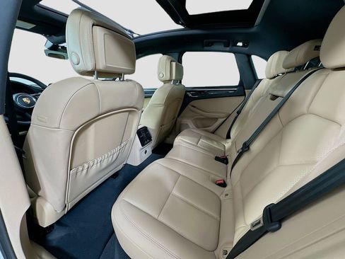 Used 2025 Porsche Macan image 24
