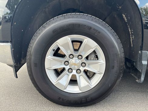 Used 2023 Chevrolet Silverado 1500 LT AWD/4WD image 6