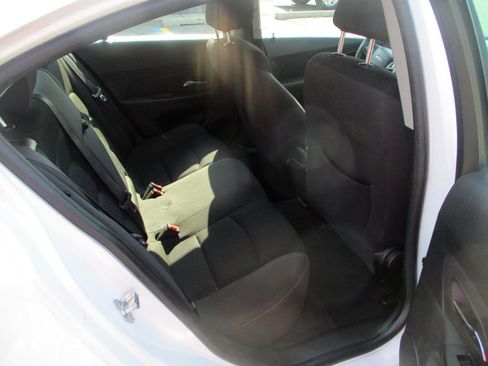 Used 2016 Chevrolet Cruze LT FWD image 8