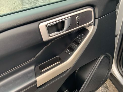 Used 2021 Ford Explorer XLT AWD/4WD image 21