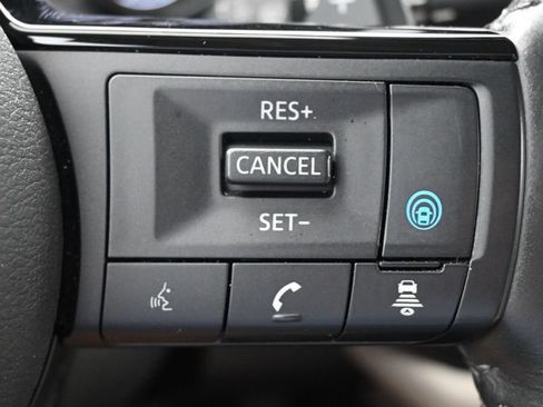 Used 2024 Nissan Pathfinder SL FWD image 33