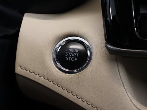 Used 2022 Toyota Highlander XLE AWD/4WD image 21