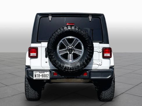 Used 2018 Jeep Wrangler Unlimited Sahara AWD/4WD image 5