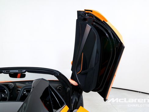 Used 2026 McLaren 750S Spider RWD image 18