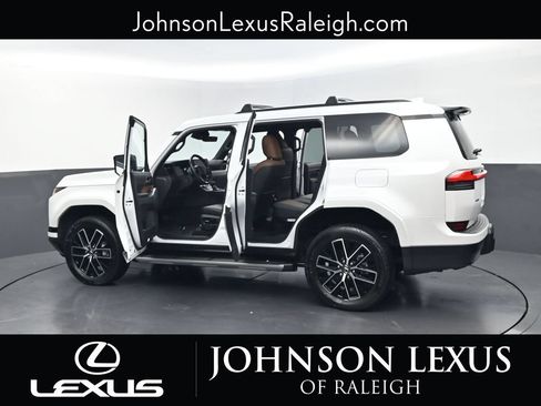 Used 2024 Lexus GX 550 w/ Accessory Package (Z1) AWD/4WD image 37