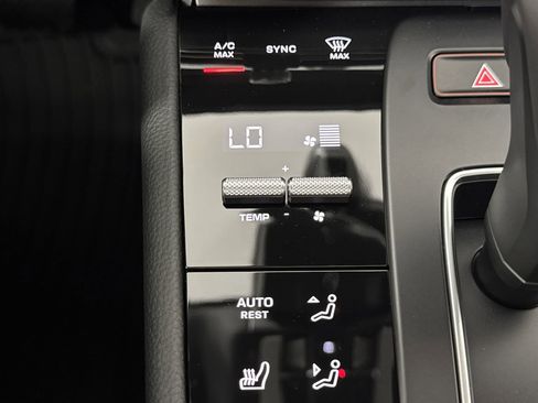 Certified 2025 Porsche Macan image 19