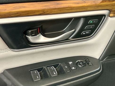 Used 2018 Honda CR-V Touring image 16
