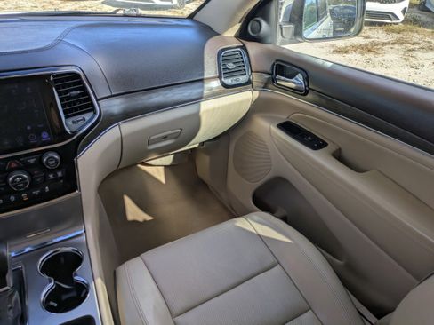 Used 2020 Jeep Grand Cherokee Overland image 17