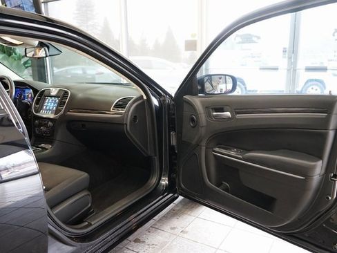 Used 2021 Chrysler 300 Touring w/ Sport Appearance Package image 37