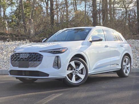 Certified 2025 Audi Q5 Prestige image 2