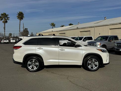 Used 2018 Toyota Highlander Limited image 13