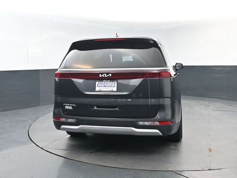 Certified 2024 Kia Carnival LX image 4