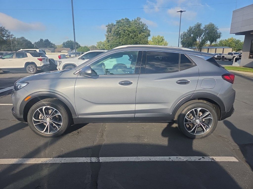Used 2021 Buick Encore GX Essence AWD/4WD image 2
