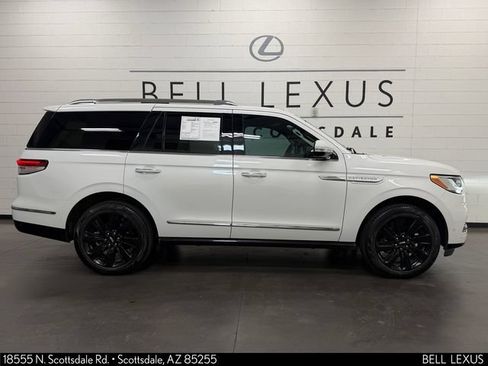 Used 2023 Lincoln Navigator Reserve AWD/4WD image 3