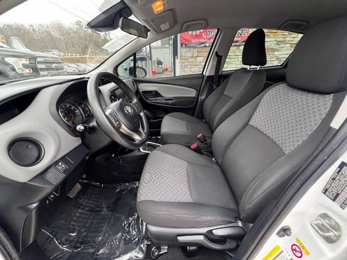 Used 2017 Toyota Yaris L image 16
