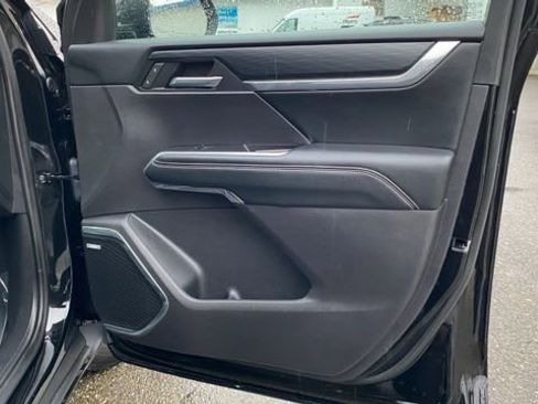 Used 2025 GMC Acadia Elevation image 21