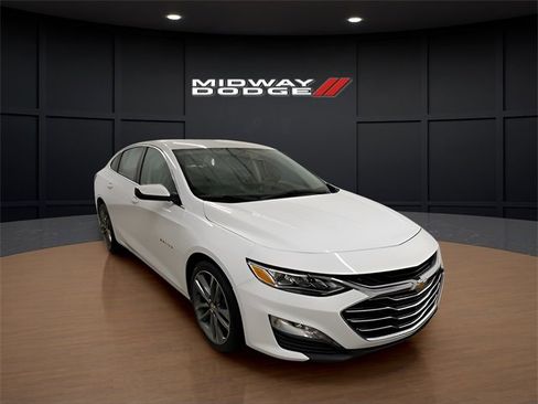 Used 2024 Chevrolet Malibu LT image 3