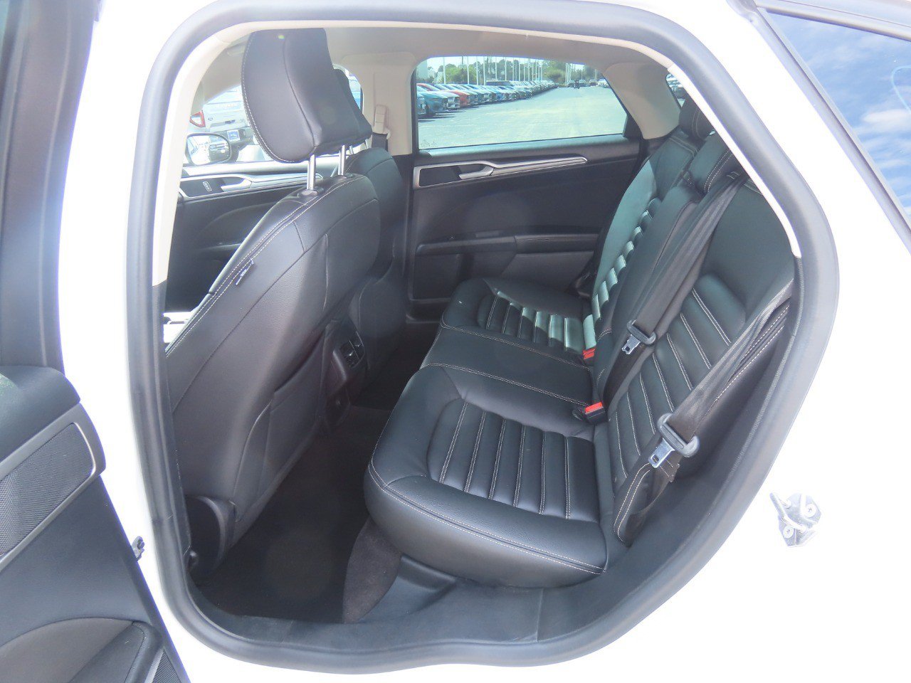 Used 2020 Ford Fusion SE FWD image 19