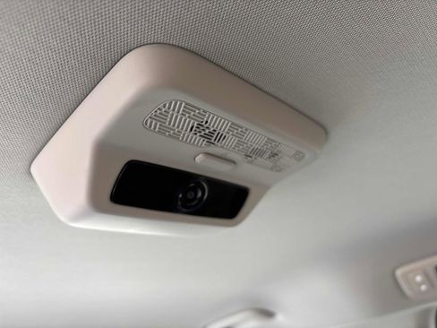 Used 2025 Kia Carnival EX image 41