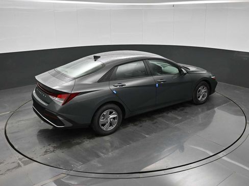 New 2026 Hyundai Elantra SE FWD image 29