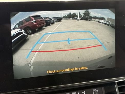 Used 2025 Toyota Sienna XLE FWD image 18