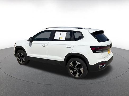 Used 2026 Volkswagen Taos SE AWD/4WD image 10