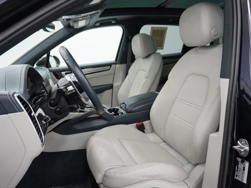 Certified 2023 Porsche Cayenne S AWD/4WD image 5
