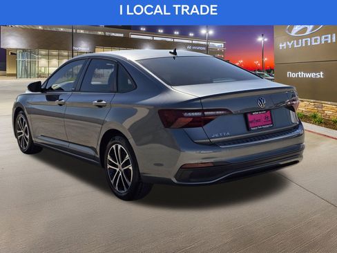 Used 2024 Volkswagen Jetta Sport image 9