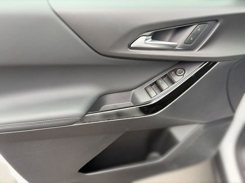 New 2026 Chevrolet Equinox LT FWD image 13