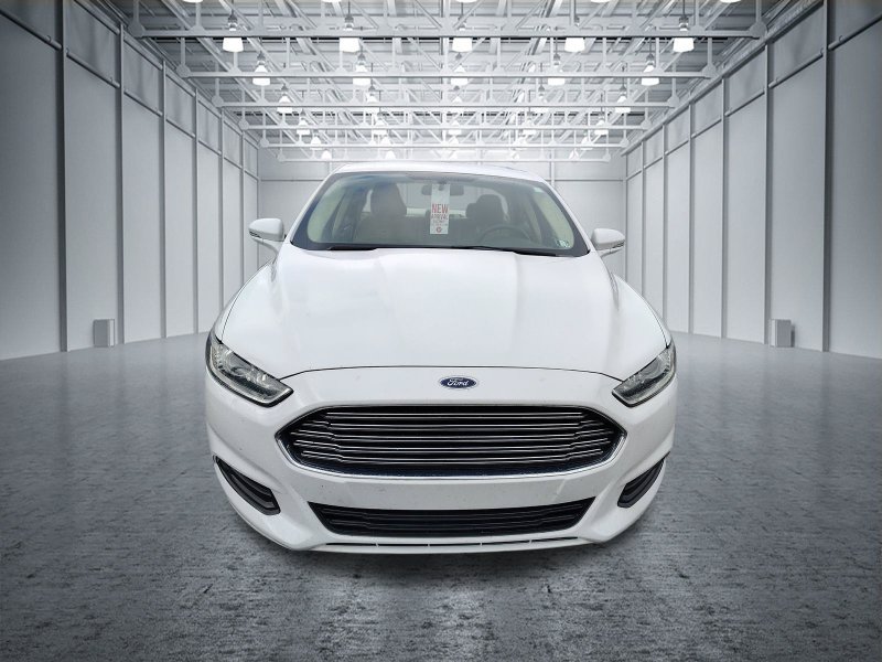 Used 2016 Ford Fusion SE FWD image 2