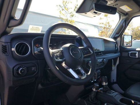 New 2026 Jeep Wrangler Unlimited Sahara AWD/4WD image 18