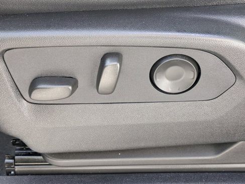 Used 2024 GMC Yukon SLT image 17