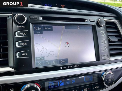 Used 2018 Toyota Highlander XLE w/ Carpet Mat Package (TMS) AWD/4WD image 34