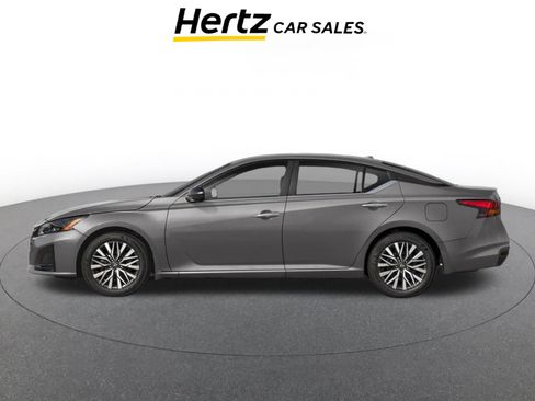 Used 2025 Nissan Altima 2.5 SV FWD image 3