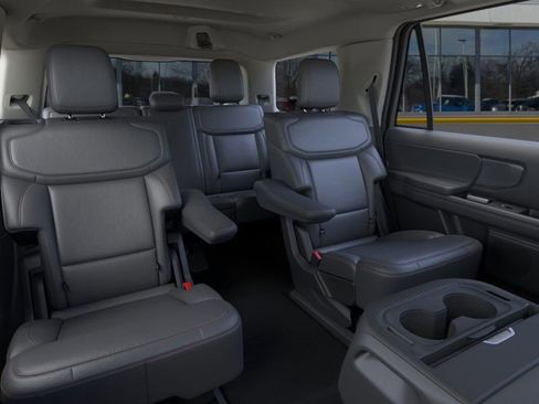 New 2026 Ford Expedition Active image 11