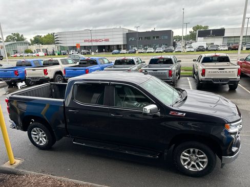 Used 2023 Chevrolet Silverado 1500 LT AWD/4WD image 4