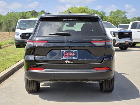 New 2026 Jeep Grand Cherokee Limited w/ Limited Altitude Package AWD/4WD image 4