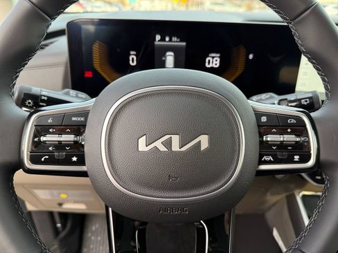 New 2026 Kia Carnival FWD image 22