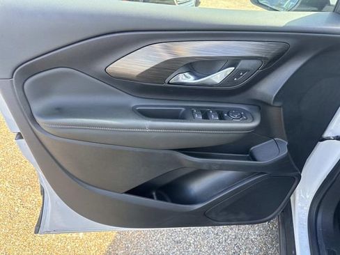 Used 2024 GMC Terrain SLE image 24