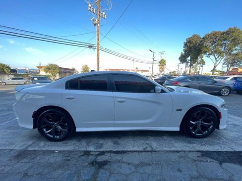 Used 2019 Dodge Charger R/T RWD image 4