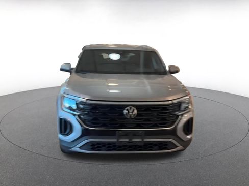 Used 2025 Volkswagen Atlas Cross Sport SE image 4