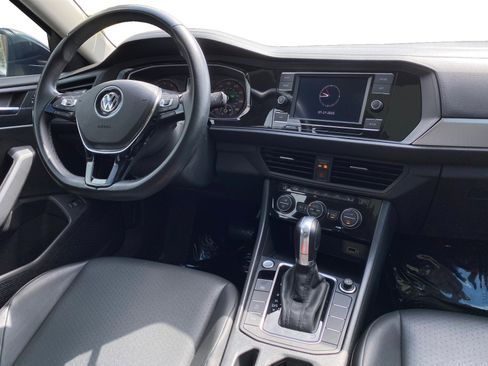 Used 2019 Volkswagen Jetta SE w/ Cold Weather Package image 15