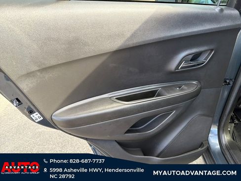 Used 2022 Chevrolet Trax LT w/ Driver Confidence Package image 25