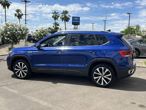 Used 2024 Volkswagen Taos SE FWD image 3
