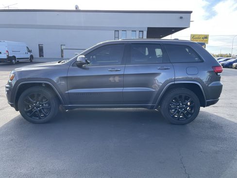 Used 2021 Jeep Grand Cherokee Laredo X image 5